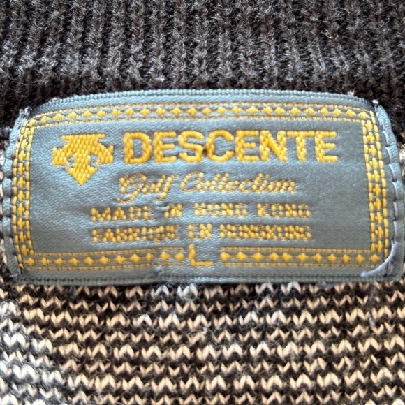 VTG Descente Golf  100% Cotton Gray & Black Sweater Vest
Kurt Cobain Mr Rodgers - Picture 4 of 10